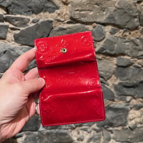 Louis Vuitton Vintage Red Vernis Monogram 4 Key Holder - Picture 9 of 16